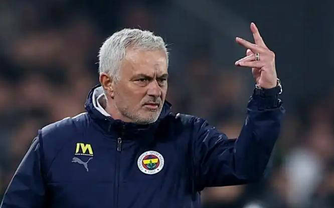 费内巴切0-0，穆帅困境加深！欧冠梦或将泡汤