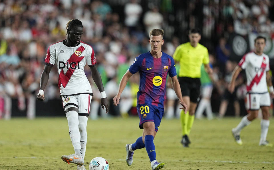 巴萨内部默契？全能球星澄清传言：一切处在掌控中